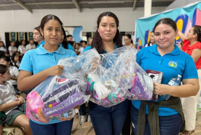 Arrancó caravana Jalo x las Mujeres; llevó productos menstruales a Apatzingán