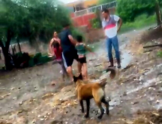 Arrastra fuerte lluvia a dos hermanitos a tubos del drenaje