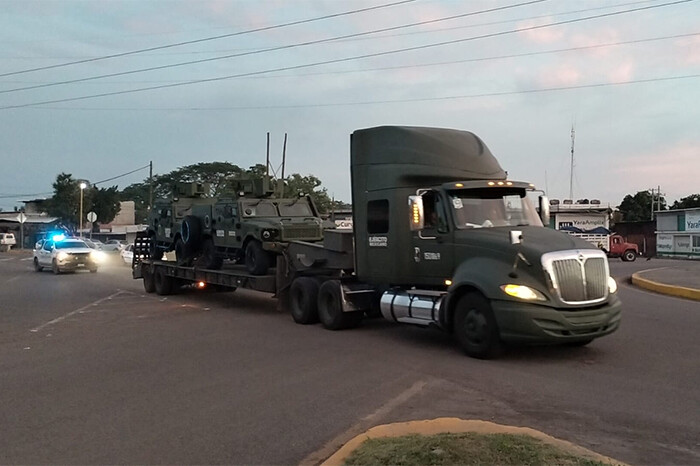 Arriban vehículos blindados del Ejército a la región de Tierra Caliente en Michoacán