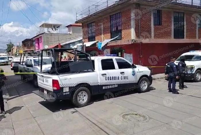 As3sin4n a dos hombres en barbería de Uruapan