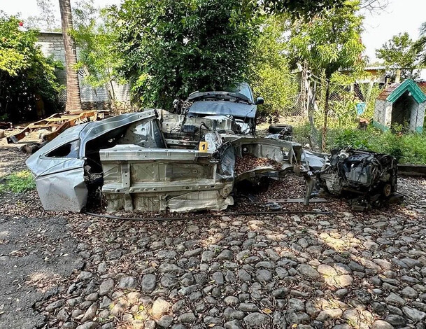 Asegura FGE vehículo con reporte de robo, arma de fuego y autopartes