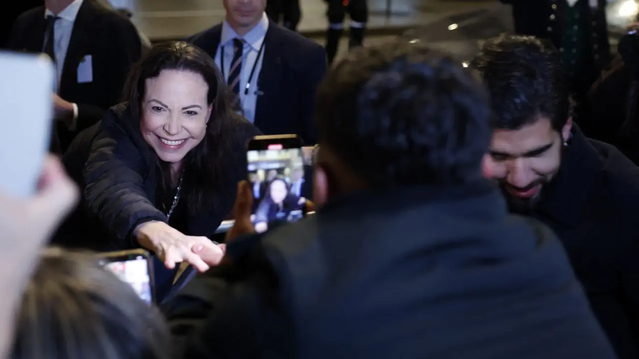 Asegura María Corina Machado que recibió apoyo de EU para salir de Venezuela en su viaje a Oslo