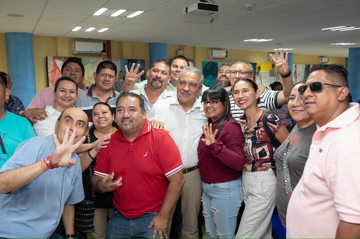 Asegura Morón a maestros defensa de sus derechos laborales