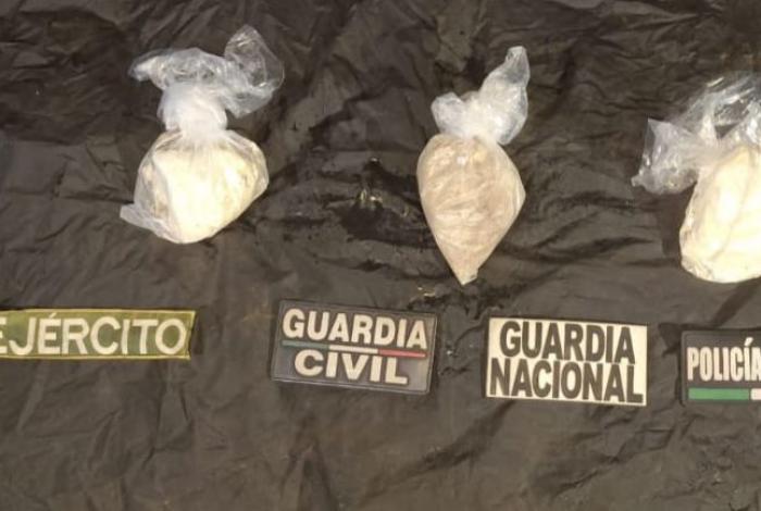 Asegurados dos vehículos robados y droga en Uruapan: SSP