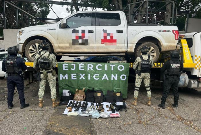 Asegurados en Zitácuaro 10 vehículos, 4 granadas, armas y drogas: SSP