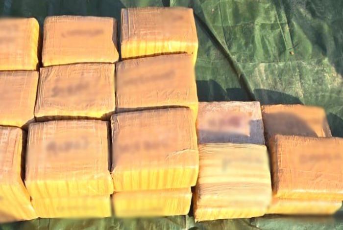 Aseguran 100 kilos de mari huana, arma y cartuchos