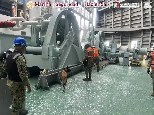 Aseguran 137 kilos de cocaína en Lazaro Cardenas; cinco ecuatorianos son detenidos.