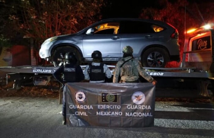 Aseguran armas, granadas, equipo y vehículo robado en Tepalcatepec