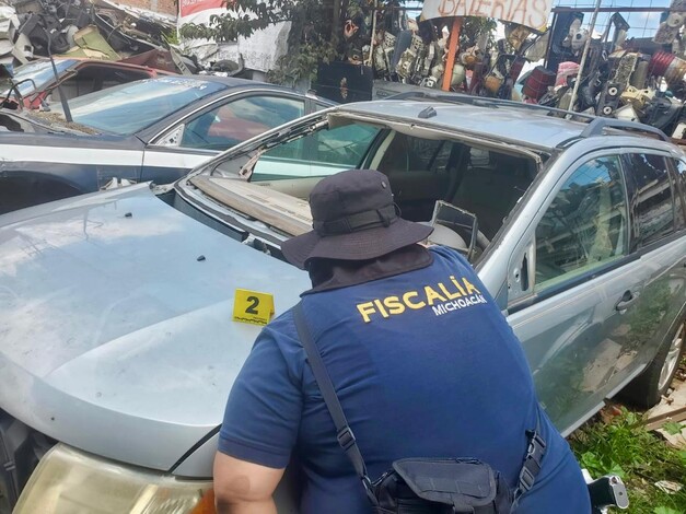 Aseguran cuatro vehículos durante cateo en Zacapu