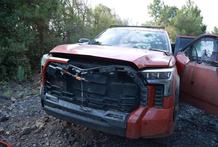 Aseguran dos camionetas y arsenal en Nahuatzen