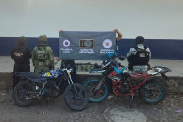 Aseguran fusil con 230 cartuchos y dos motocicletas en Parácuaro