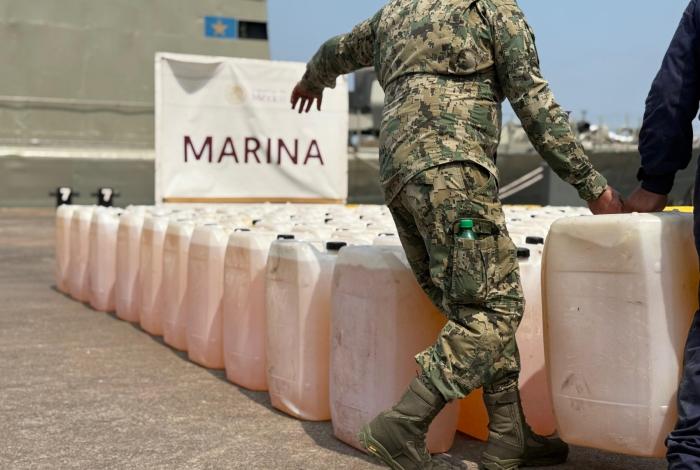 Aseguran más de 6 mil litros de combustible en Lázaro Cárdenas; detienen a tres