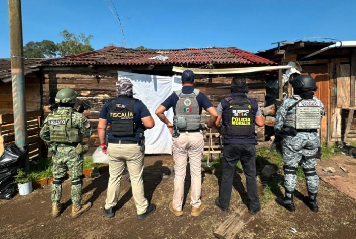 Aseguran narcóticos, armas y detienen a 5 durante cateos en la colonia Ampliación Tres Puentes en Morelia