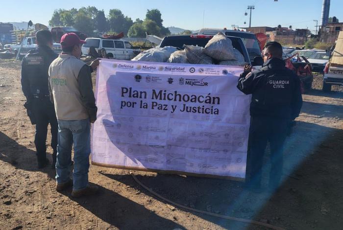 Aseguran vehículo con carbón de encino