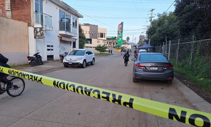 Asesinan a dos hombres cerca del penal en Uruapan