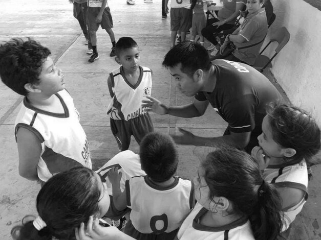 Asesinan a entrenador de básquetbol de niños triquis y activista en Oaxaca