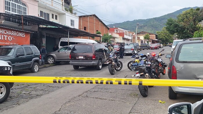 Asesinan a tiros a un hombre afuera de una refaccionaria