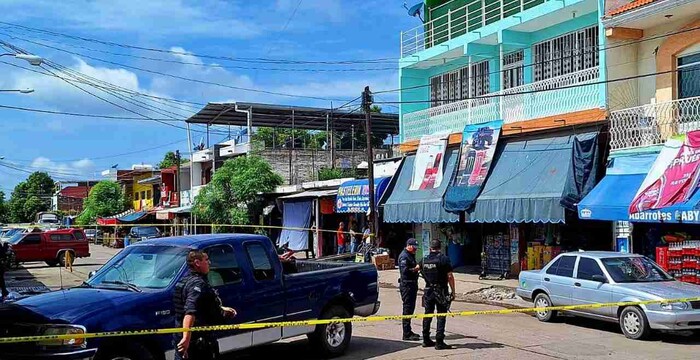 Asesinan un adolescente afuera de una tienda de Apatzingán