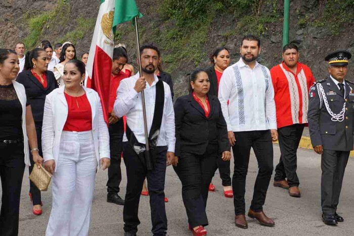 Asiste Octavio Ocampo a la Conmemoración del 259 aniversario del natalicio de José María Morelos y Pavón en Carácuaro