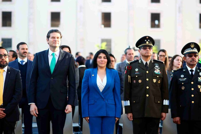 Asiste Vanhe Caratachea a la conmemoración por el Día de la Bandera en CAM