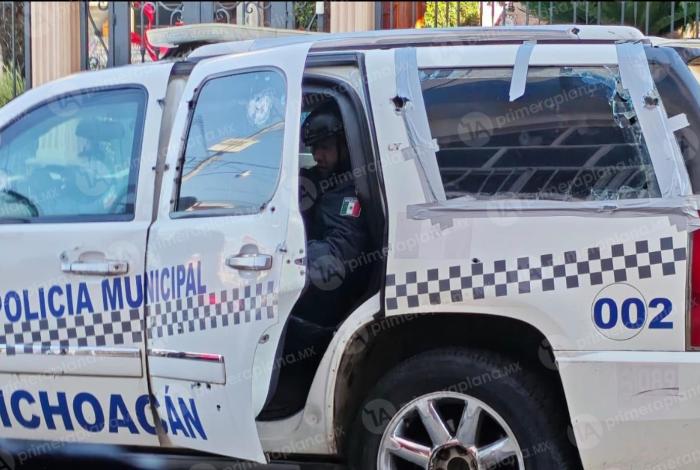 Atac4n a tiros una patrulla de la Policía Municipal de Tingüindín