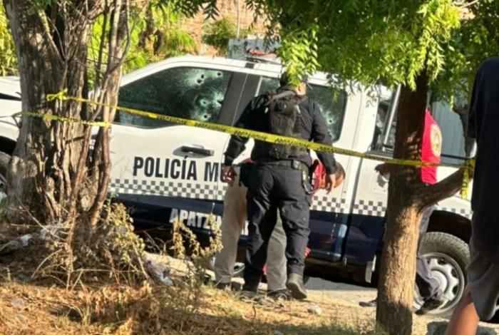 Atacan a balazos a policías municipales de Apatzingán, con saldo preliminar de un agente muerto