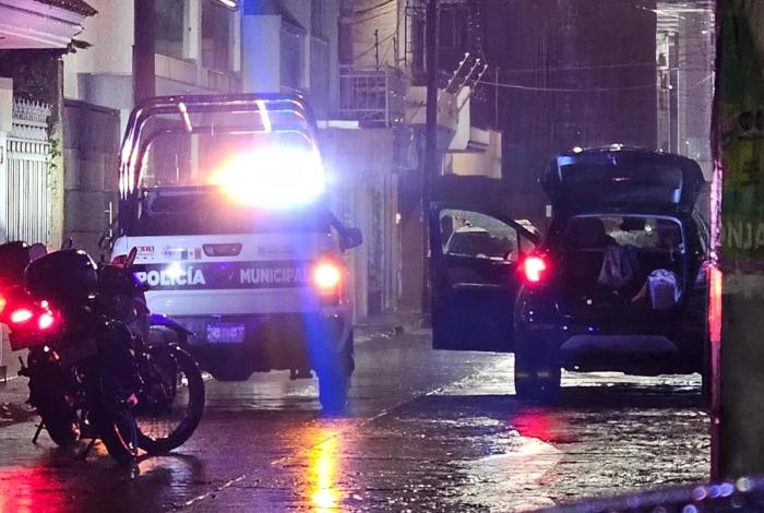 Atacan a pareja al interior de una camioneta en Uruapan