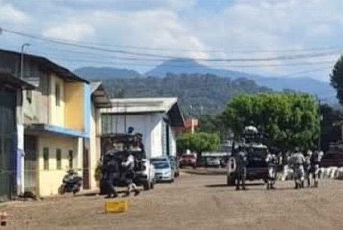 Ataqu3 armado contra fachada de empacadora de aguacate, en Uruapan