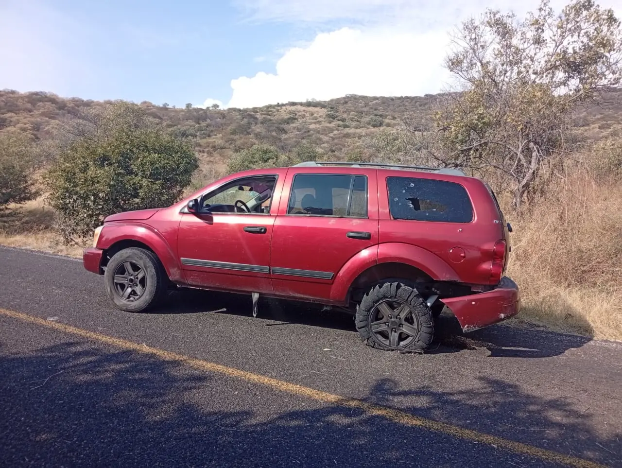 Ataque a policías en Apatzingán deja dos agentes heridos y un agresor abatido