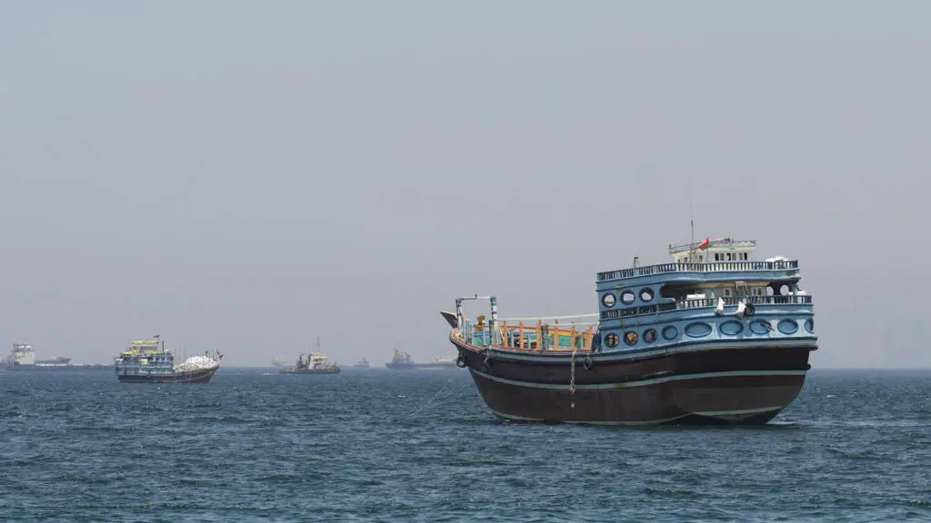 Ataque marìtimo deja un buque cisterna dañado y dos barcos en llamas frente a los Emiratos Àrabes Unidos,segùn la UKMTO.