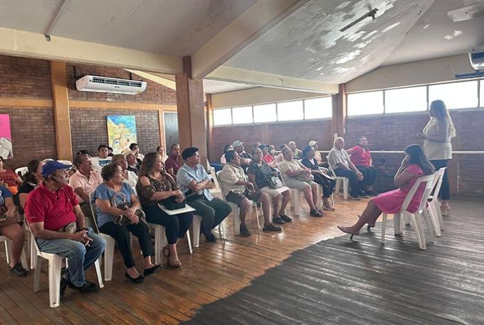 Atención al Migrante inicia trámites de visas para adultos mayores de Lázaro Cárdenas