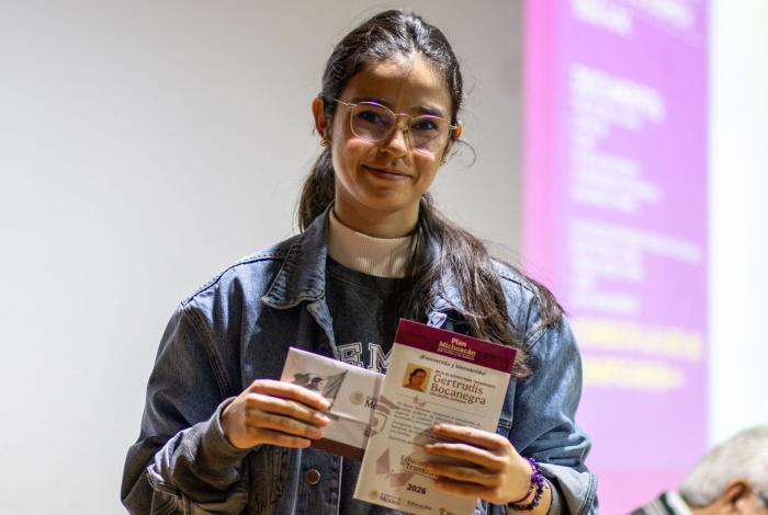 ¡Atención universitarios! Inicia entrega de tarjetas Gertrudis Bocanegra en Michoacán