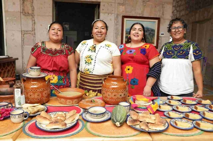 Atole de cempasúchil, tradición de muertos que disfrutan los vivos en Michoacán