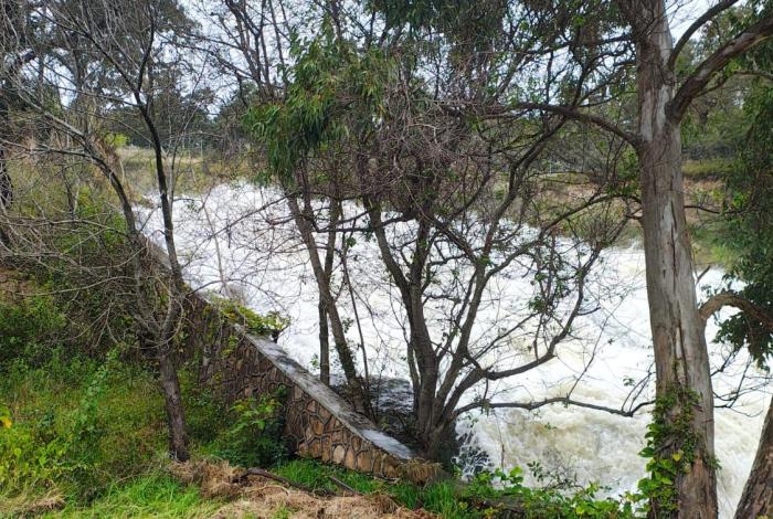 Aumenta Conagua desfogue controlado de la presa de Cointzio