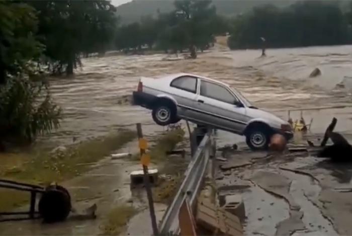 Aumentan a 27 las personas fallecidas por las inundaciones en el centro-sur de Texas