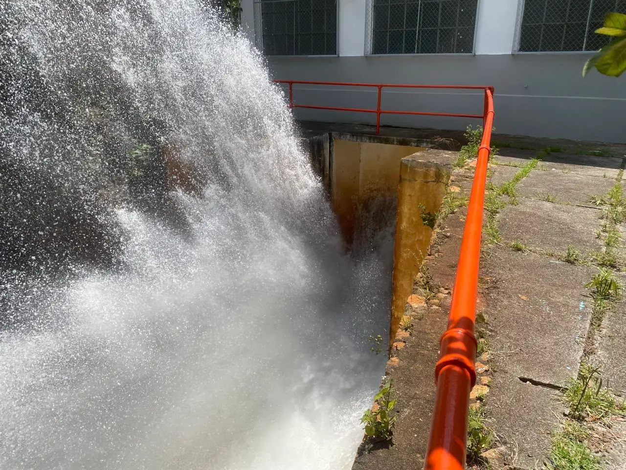 Aumentará Conagua desfogue controlado de la presa de Cointzio