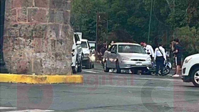 Auto y moto colisionan en la avenida Acueducto de Morelia