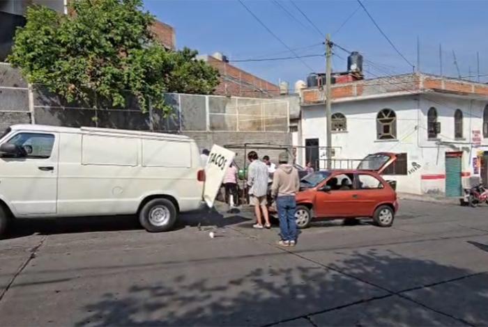 Automovilista atropella a taquero en la colonia Loma Libre, en Morelia