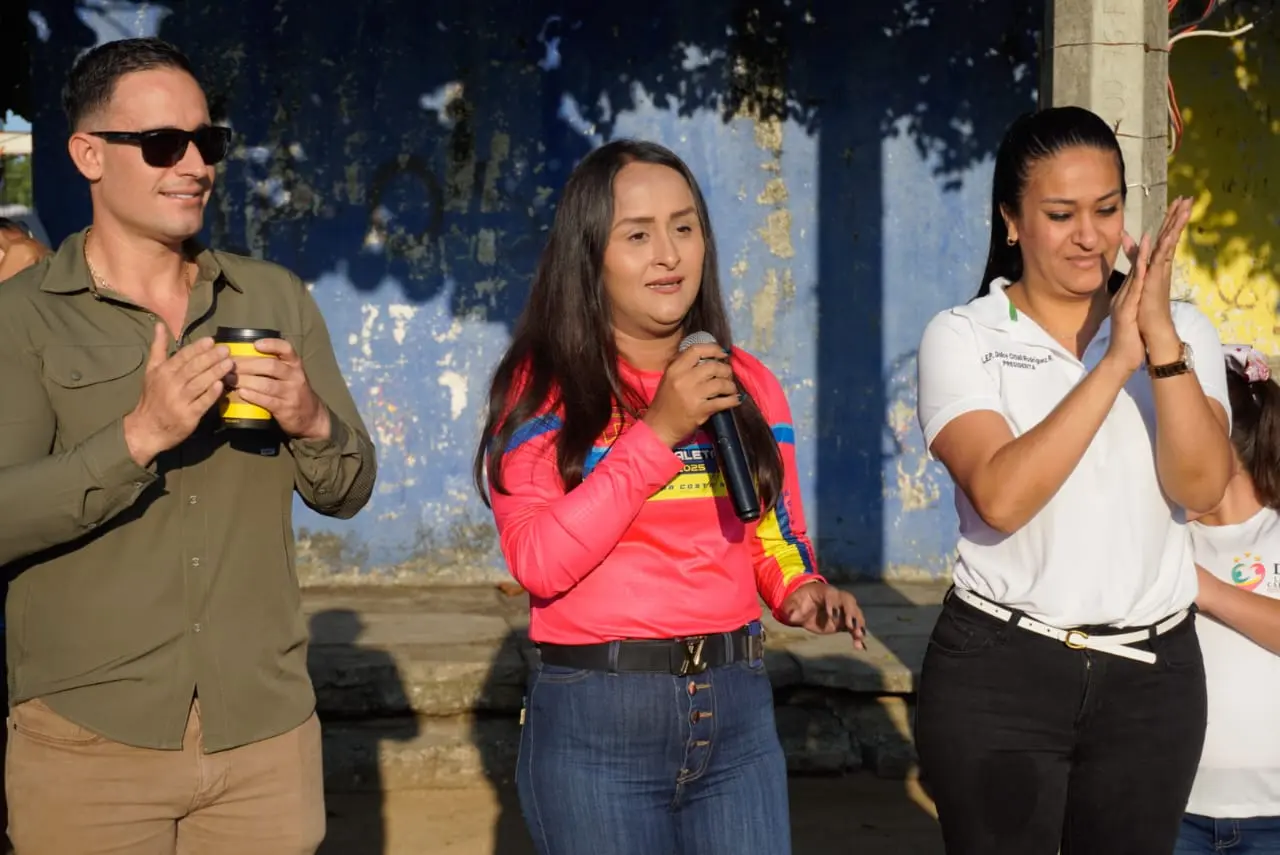 Autoridades Encabezan Campaña de Limpieza en Playa Azul