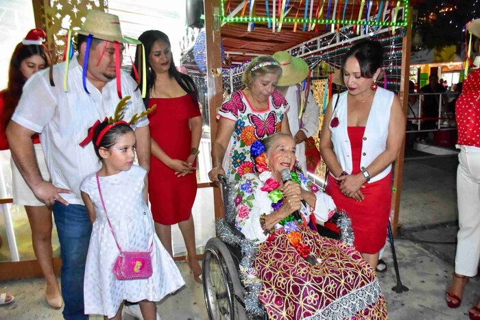 Autoridades Inauguran Nacimiento “Exposición de Tradiciones Michoacanas Navideñas”