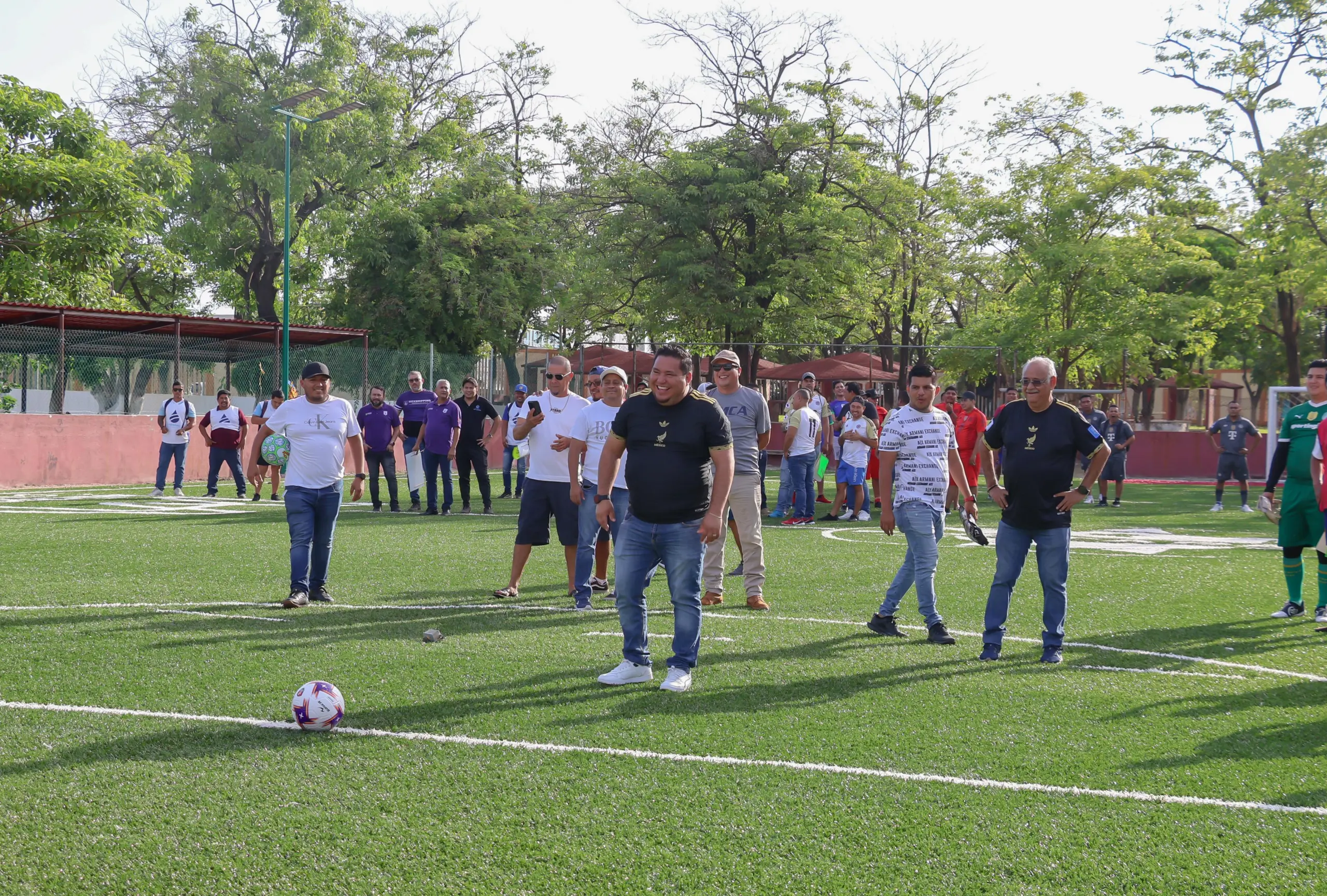 Autoridades Inauguran Torneo de Futbol Sindicatos y Asociaciones