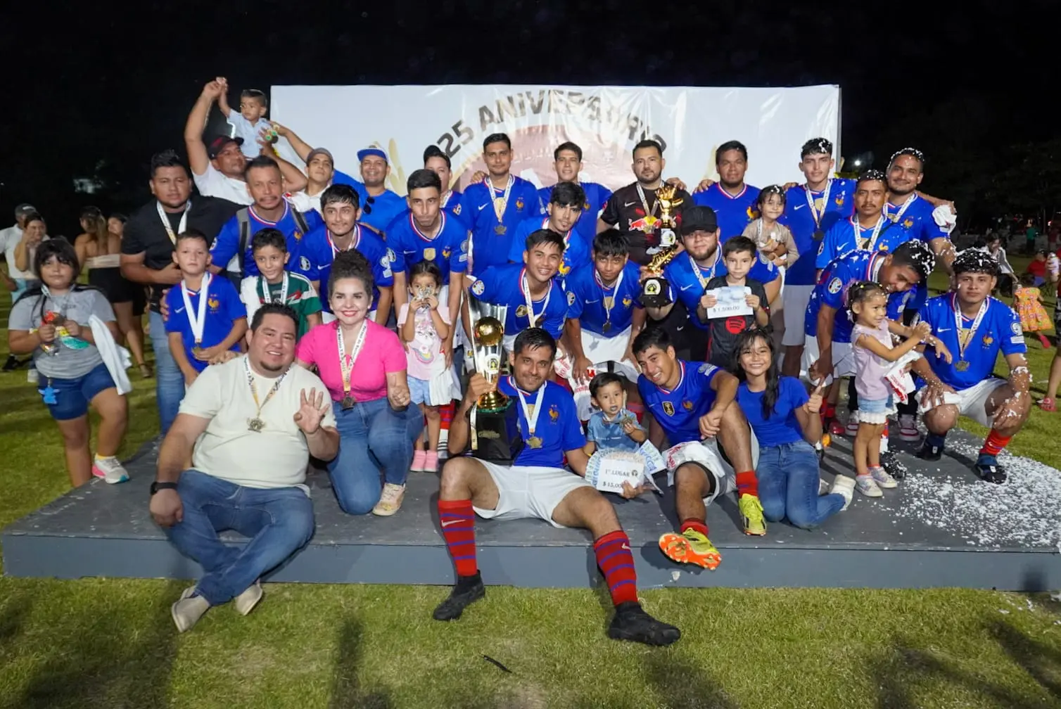 Autoridades Municipales Encabezan Premiación del Torneo de Barrios en Buenos Aires