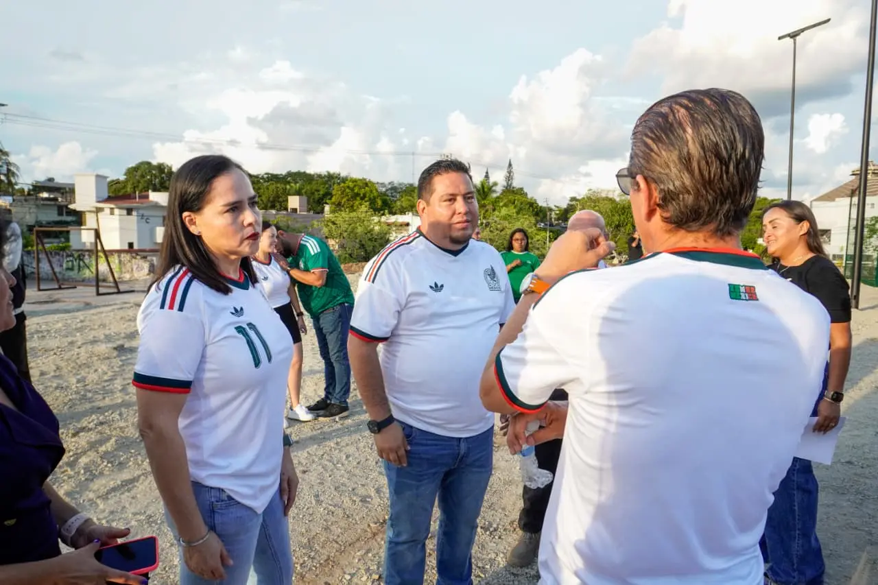 Autoridades Supervisan Cancha de Futbol 7 en Lázaro Cárdenas