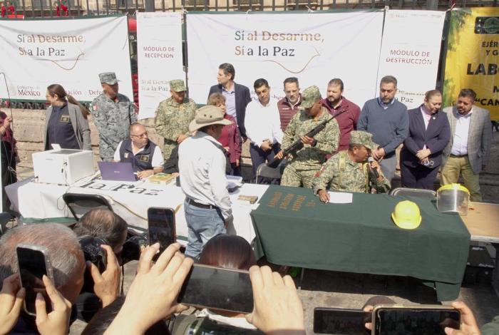 Avanza estrategia de desarme en Michoacán; Morelia y Zamora responden