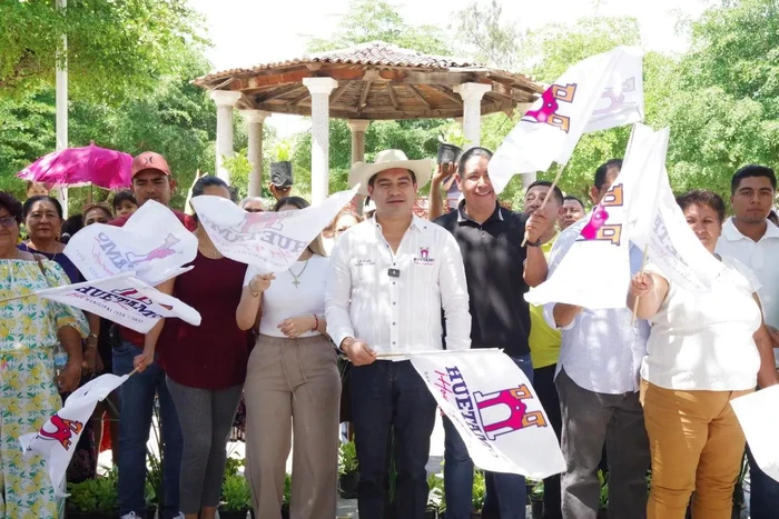 Ayuntamiento de Huetamo inicia la rehabilitación del jardín de la tenencia de Cutzeo