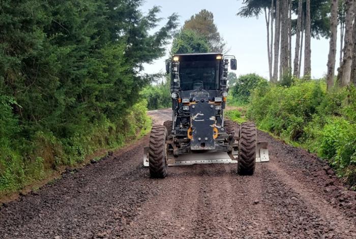 Ayuntamiento realiza limpieza y rehabilitación de caminos rurales en Morelia