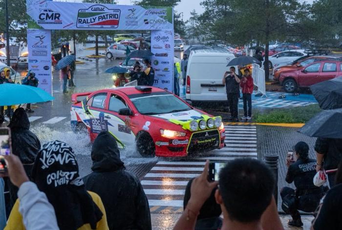 Bajo la lluvia, el Rally Patrio toma rumbo a Mil Cumbres