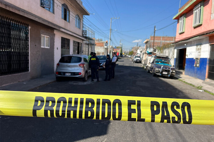 Balacera en la colonia Jardines Guadalupe, en Morelia, deja al conductor de un Versa lesionado, víctima indirecta