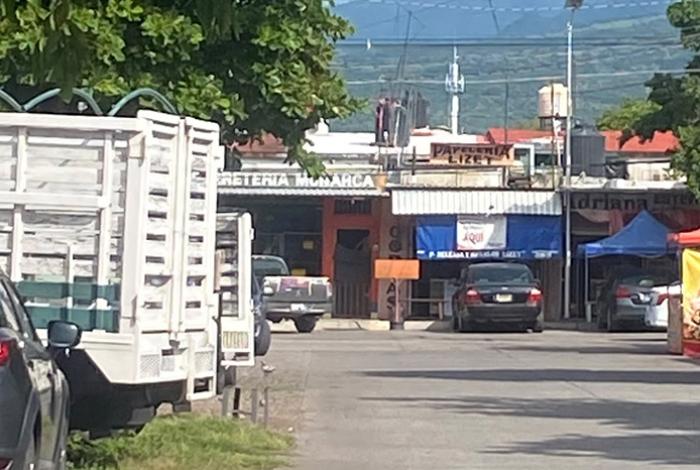 Balean a automovilista durante intento de robo de su camioneta, en Apatzingán