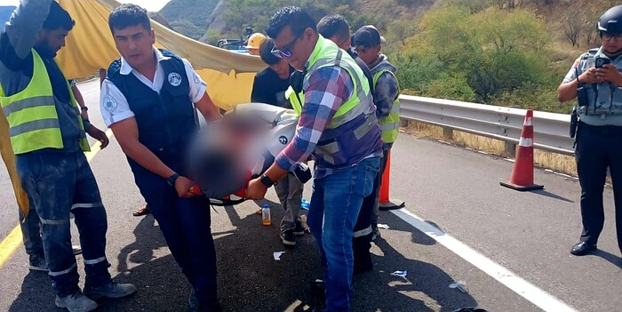 Balean a motociclista en la Autopista Siglo XXI